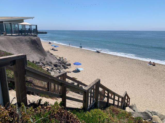 21130 E Cliff Drive, Santa Cruz CA: https://media.crmls.org/mediaz/babeabac-4dda-4b30-a584-a66bc2a072b6.jpg