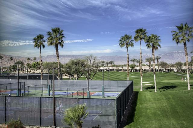 44580 S Heritage Palms Drive, Indio CA: https://media.crmls.org/mediaz/babf0660-9655-4381-b837-6d4330d34bba.jpg