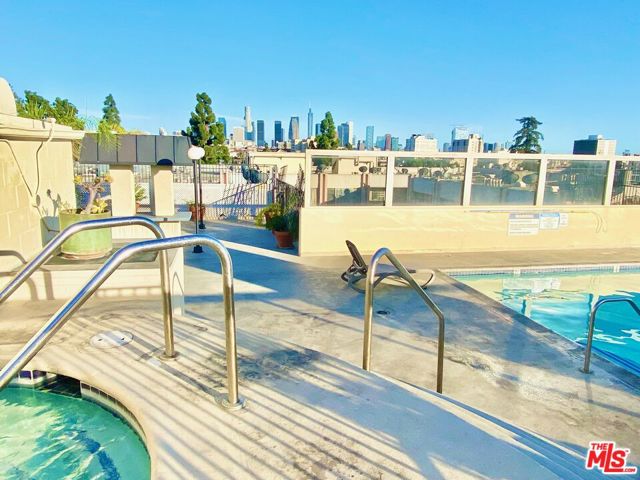 Rooftop Spa & Pool w/DTLA VU