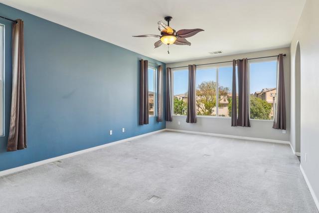 31332 Bluebeech Court, Temecula CA: https://media.crmls.org/mediaz/babf26bd-e1a5-4046-be2f-ccba62a800bd.jpg