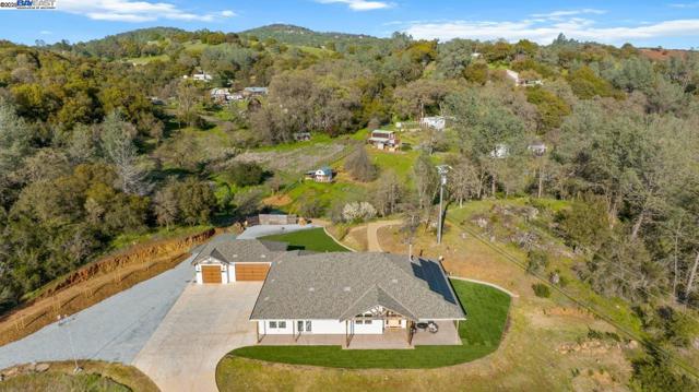 Image 3 of 47 For 1761 Springvale Rd