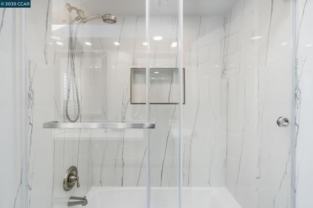 2060 Canyon Crest Ave, San Ramon CA: https://media.crmls.org/mediaz/bac00608-4875-401c-b5d5-6c247cf21874.jpg