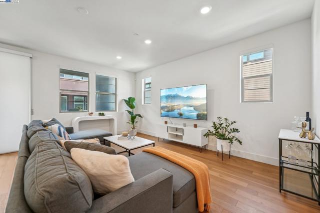 5860 Midnight Place, Dublin CA: https://media.crmls.org/mediaz/bac00ba3-9762-4756-927b-b0e4c6609b06.jpg