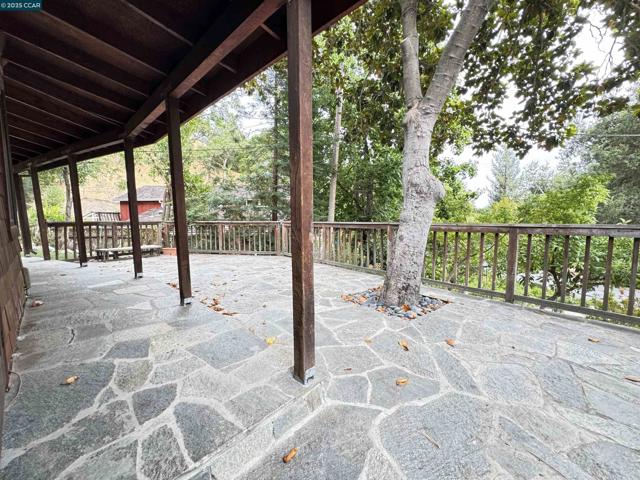 1139 Sierra Vista Way, Lafayette CA: https://media.crmls.org/mediaz/bac0ffe3-0c21-4956-a413-895ccc94d379.jpg