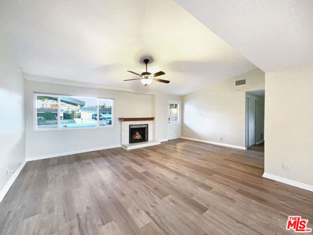 656 East Avenida De Los Arboles photo 4
