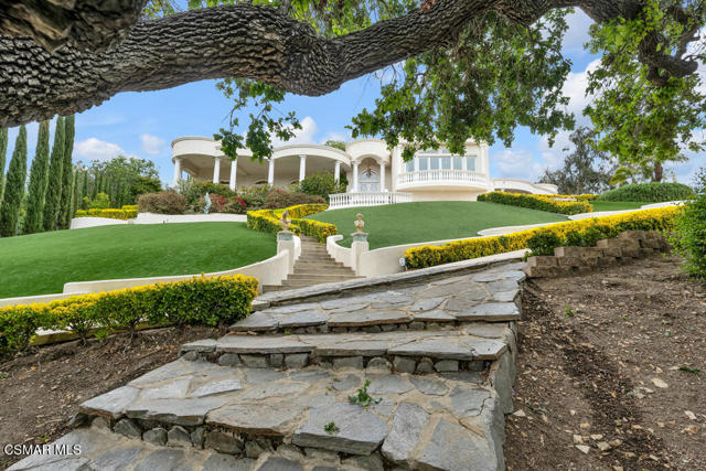 932 Rosario Drive, Thousand Oaks CA: https://media.crmls.org/mediaz/bac1b506-605b-47aa-9c26-7160cacb05e6.jpg