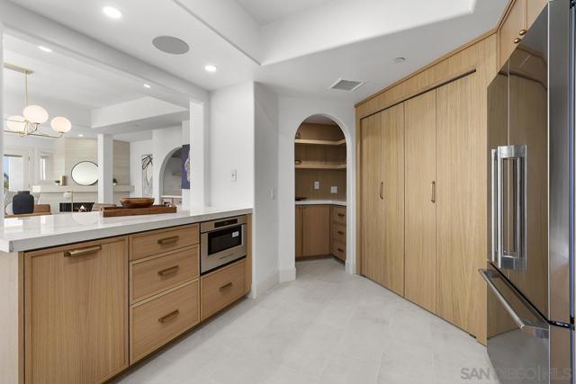1099 1st St, Coronado CA: https://media.crmls.org/mediaz/bac2127d-1028-49d2-a452-83f153eefa52.jpg