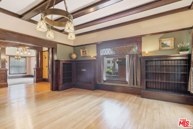 1049 Elden Avenue, Los Angeles CA: https://media.crmls.org/mediaz/bac2f600-2f9e-444f-9ad6-392f74842e3d.jpg