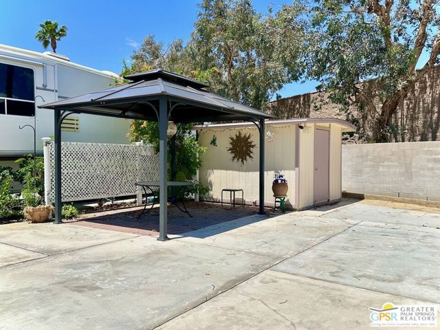 69801 Ramon Road, Cathedral City CA: https://media.crmls.org/mediaz/bac31e44-dfc9-4753-afe2-743c0bd903a0.jpg