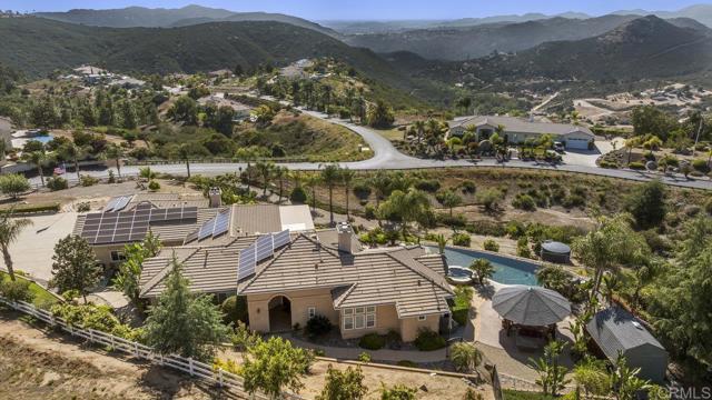 Detail Gallery Image 1 of 68 For 334 Old Stagecoach Run, Alpine,  CA 91901 - 4 Beds | 3/1 Baths