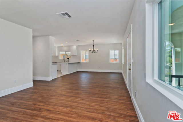 1288 N HILL Avenue, Pasadena CA: https://media.crmls.org/mediaz/bac38951-96f9-49ae-9276-20f547144e27.jpg