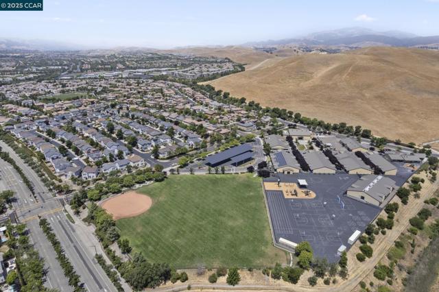 1560 Craiglee Way, San Ramon CA: https://media.crmls.org/mediaz/bac39ed1-626a-4791-be7f-89dbaca0e74f.jpg