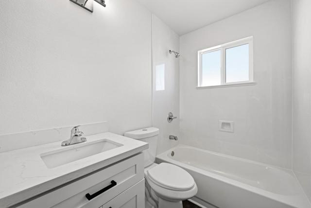 7876 Bancroft Avenue, Oakland CA: https://media.crmls.org/mediaz/bac3ce31-e321-4c90-a52d-f48831654180.jpg