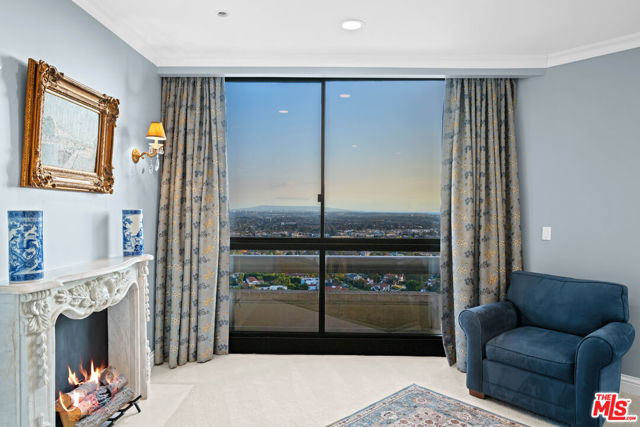10430 Wilshire Boulevard, Los Angeles CA: https://media.crmls.org/mediaz/bac4352f-02b3-4f60-836e-e2b851527c04.jpg