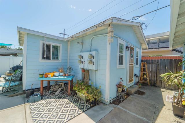 321 S Freeman, Oceanside CA: https://media.crmls.org/mediaz/bac51e03-f99d-4292-aeb6-6c4494ffa98f.jpg