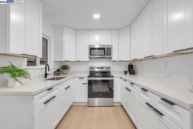 4374 Emory Way, Livermore CA: https://media.crmls.org/mediaz/bac55b67-3bd8-45e6-9f79-2d7ad166bcb1.jpg