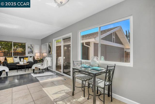 1821 Alicante Ct, Concord CA: https://media.crmls.org/mediaz/bac5639a-4a36-44d3-913a-8708632be361.jpg