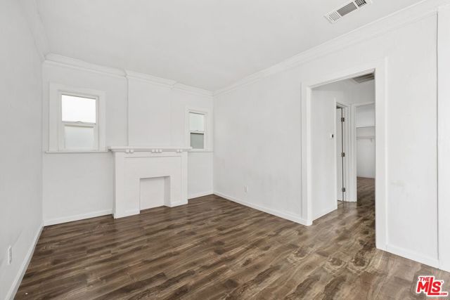 2736 S Cloverdale Avenue, Los Angeles CA: https://media.crmls.org/mediaz/bac56a92-7a00-4eb6-9ad7-91db05c4598f.jpg