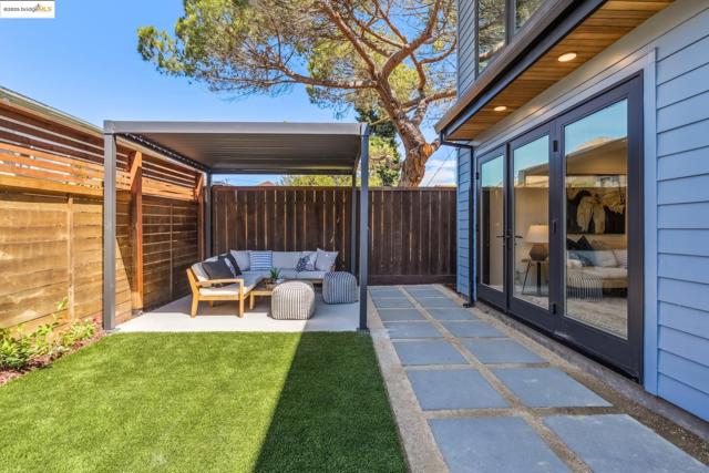 737 61st St, Oakland CA: https://media.crmls.org/mediaz/bac5987d-ff30-4b36-b685-42e3a83fcde2.jpg