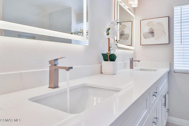 29153 Oakpath Drive, Agoura Hills CA: https://media.crmls.org/mediaz/bac5d93f-d763-43fb-ad09-e437eb3c465b.jpg