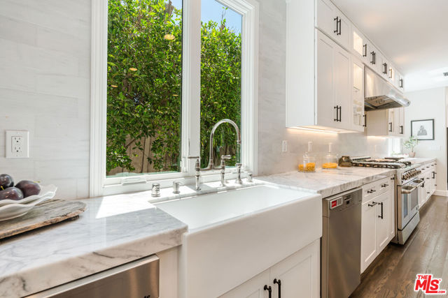 11797 CHAPARAL Street, Los Angeles CA: https://media.crmls.org/mediaz/bac5f3ad-412e-480b-9598-aa91f36dc254.jpg