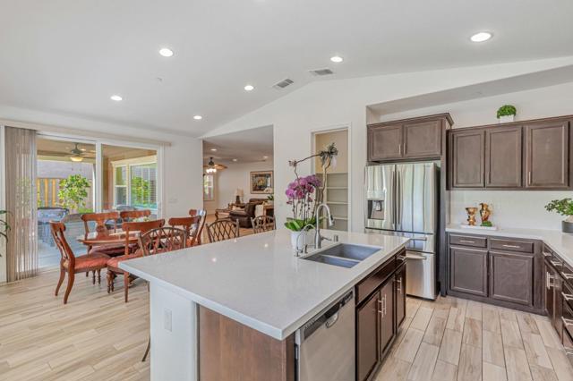 1188 Viognier Way, Gilroy CA: https://media.crmls.org/mediaz/bac60185-6f84-4c95-99e8-61562f1930a1.jpg