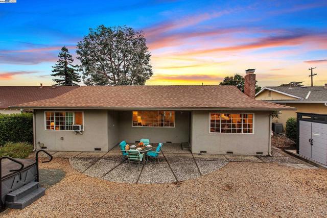 9140 Tangerine St, San Ramon CA: https://media.crmls.org/mediaz/bac62a22-b49d-45ba-8c3e-c4d595c93bda.jpg
