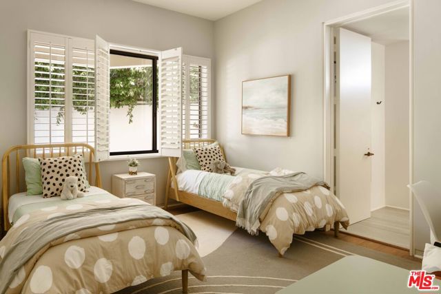 734 Esplanade, Redondo Beach, California 90277, 2 Bedrooms Bedrooms, ,2 BathroomsBathrooms,Residential,For Sale,Esplanade,25559139