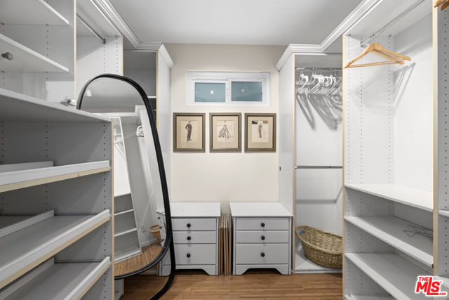 8670 Allenwood Road, Los Angeles CA: https://media.crmls.org/mediaz/bac6468e-2db4-4698-acff-0d63ce214215.jpg