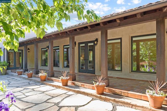 80 Rheem Blvd, Orinda CA: https://media.crmls.org/mediaz/bac6648a-0275-4425-b97e-c4a544ff73bd.jpg