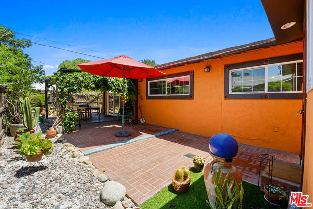 10039 La Rosa Drive, Temple City CA: https://media.crmls.org/mediaz/bac81733-fd15-4ae7-ac2c-1a6e9da64845.jpg