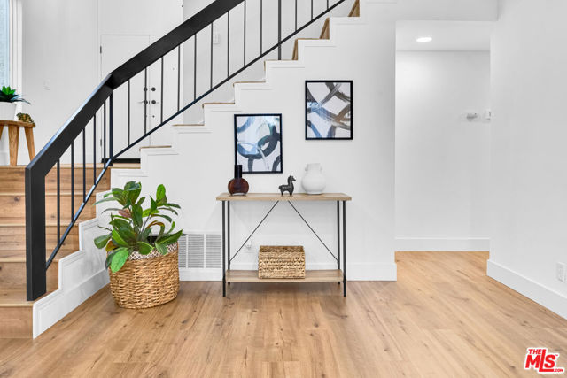 1059 Hillview Circle, Simi Valley CA: https://media.crmls.org/mediaz/bac8486e-76d7-4842-884f-795a592dd799.jpg