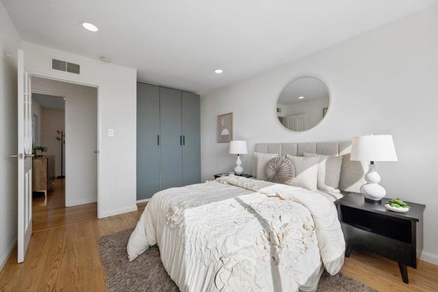 170 Beachview Avenue, Pacifica CA: https://media.crmls.org/mediaz/bac8530c-c514-4992-928f-3e3d5212b77e.jpg