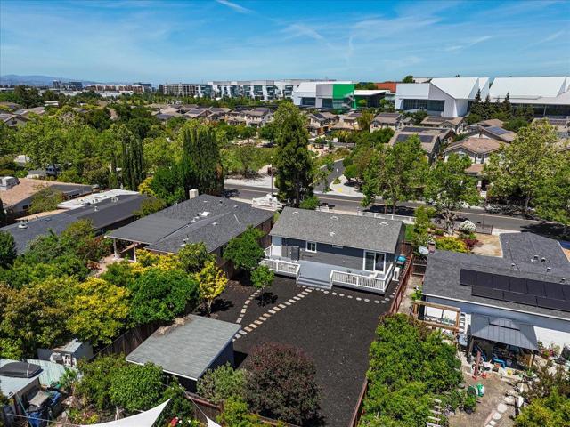 571 Hamilton Avenue, Menlo Park CA: https://media.crmls.org/mediaz/bac8790c-c230-4554-a0b5-e5288edf64c5.jpg