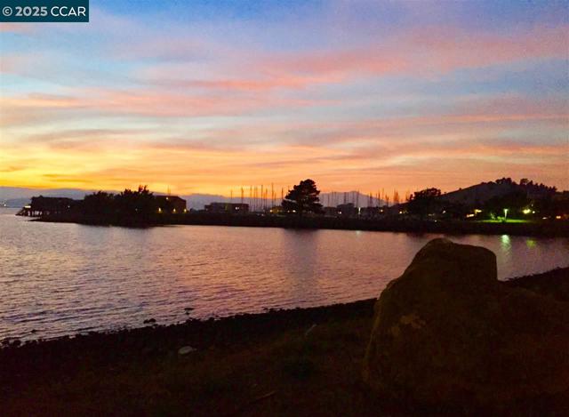 1460 Sandpiper Spit, Richmond CA: https://media.crmls.org/mediaz/bac90cbe-17fe-45b5-9b4b-949f1102e384.jpg