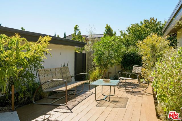 1856 Hi Point Street, Los Angeles CA: https://media.crmls.org/mediaz/baca059b-f8f6-469e-9514-92d5ef18d9fb.jpg