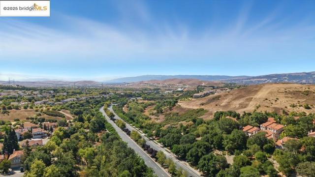 205 Dandelion Ln, San Ramon CA: https://media.crmls.org/mediaz/bacb1c74-99c5-43b7-ab3b-e447a142c21b.jpg