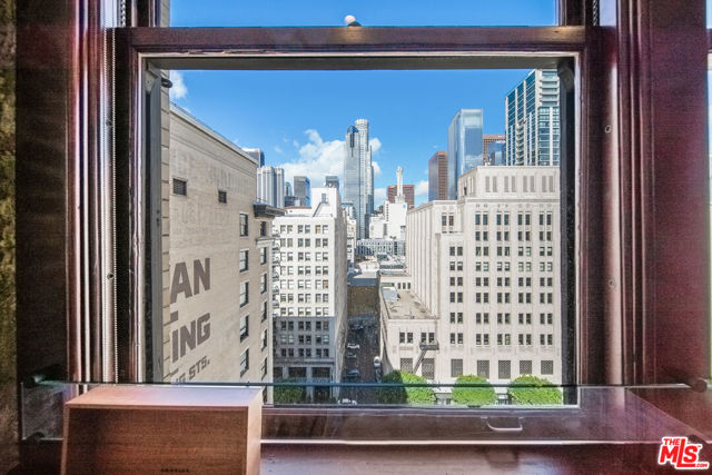 460 S Spring Street, Los Angeles CA: https://media.crmls.org/mediaz/bacb7ea8-b533-421f-93b9-e0743fecde25.jpg
