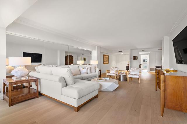 939 Coast Blvd. 5G, La Jolla CA: https://media.crmls.org/mediaz/bacbb239-b6b2-4d31-8117-39a60c9b018d.jpg