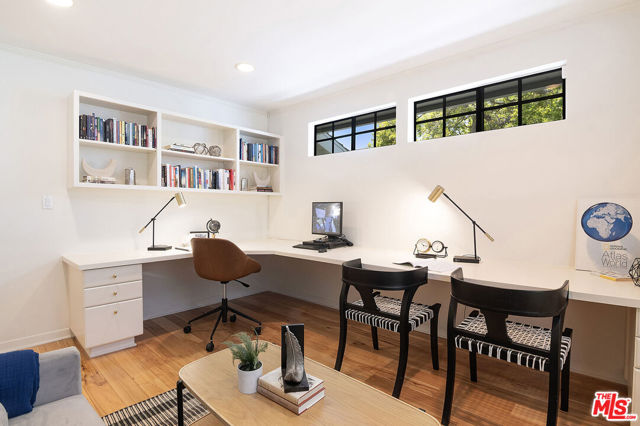 745 25th Street, Santa Monica CA: https://media.crmls.org/mediaz/bacbe76c-5b28-4316-8b06-6b6008568f5d.jpg