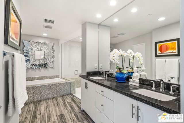 431 Suave Lane, Palm Springs CA: https://media.crmls.org/mediaz/bacbff0d-b4a3-4b9f-8af4-bfbb2fc95cfc.jpg