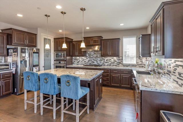 30111 Mountain View Drive, Hayward CA: https://media.crmls.org/mediaz/bacc2635-6211-4d06-b947-b1946a49d219.jpg