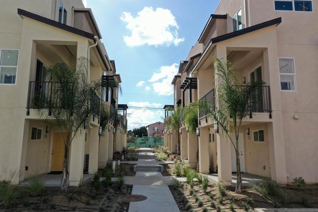 5282 Naranja Street 11, San Diego CA: https://media.crmls.org/mediaz/bacc400a-2b77-42cc-8675-a7a936d27591.jpg