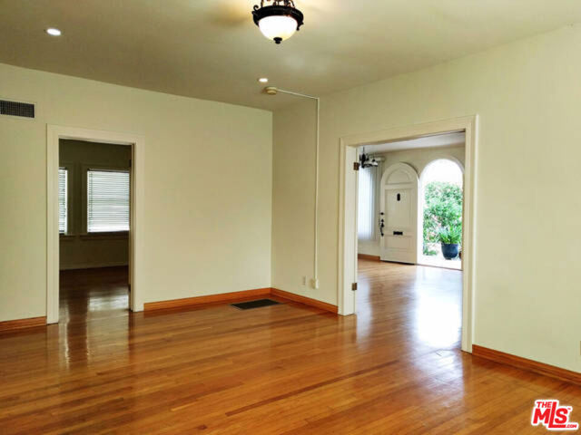 4418 Victoria Park Place, Los Angeles CA: https://media.crmls.org/mediaz/baccb4af-3697-4ed3-bc8e-de8c5a3e73f0.jpg
