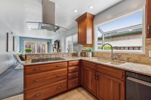 858 Chrysopolis Drive, Foster City CA: https://media.crmls.org/mediaz/baccddcf-0841-40a6-8630-7413ed6fb074.jpg