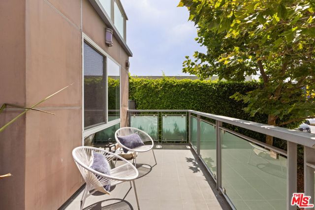 8513 Cashio Street, Los Angeles CA: https://media.crmls.org/mediaz/bacdd25a-e5b8-42cd-979c-94ca76209545.jpg