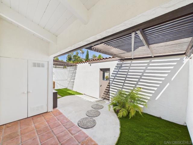 670 Bel Air Dr W, Vista CA: https://media.crmls.org/mediaz/bacde1db-86e5-434e-aa9f-9cac8056c4ea.jpg