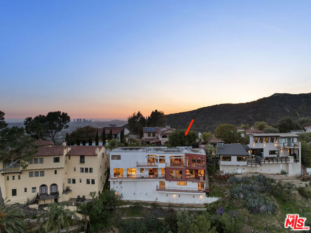 2204 Maravilla Drive, Los Angeles CA: https://media.crmls.org/mediaz/bacdf0f7-8972-4552-b8d2-3408ecff2e3d.jpg