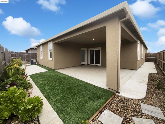 2211 Reunion Ln, Rio Vista CA: https://media.crmls.org/mediaz/bace511c-9e53-4de4-b3a8-5b1b544d0cf0.jpg