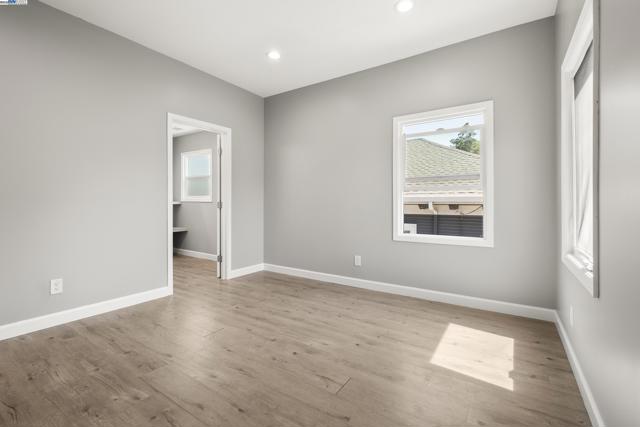 193 W Macarthur Blvd, Oakland CA: https://media.crmls.org/mediaz/bacf298f-395e-4ce5-8c62-f5d7e8e5a92f.jpg